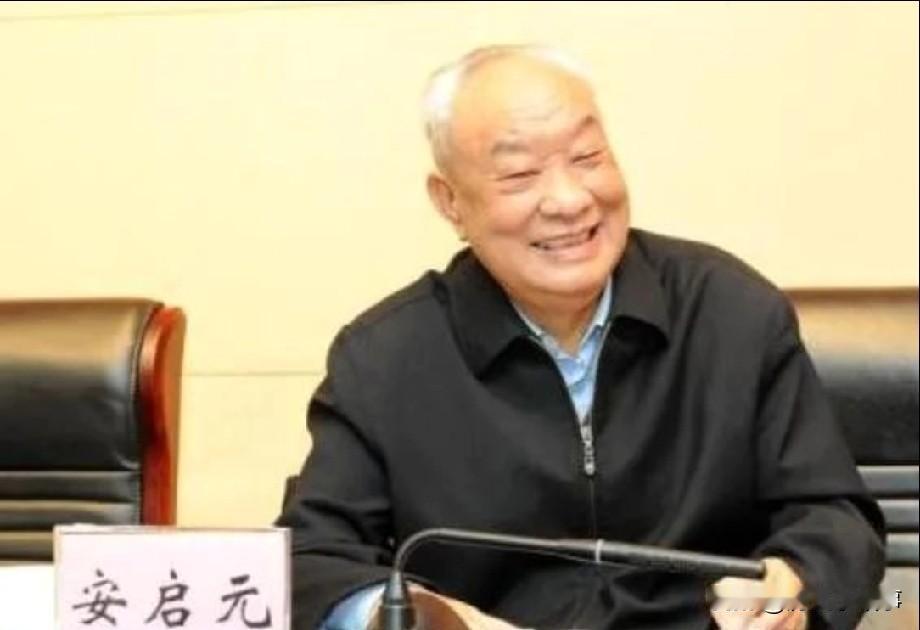 说个省委书记。陕西省的。陕西人口中口碑最好的书记之一。他就是书记安启元。安