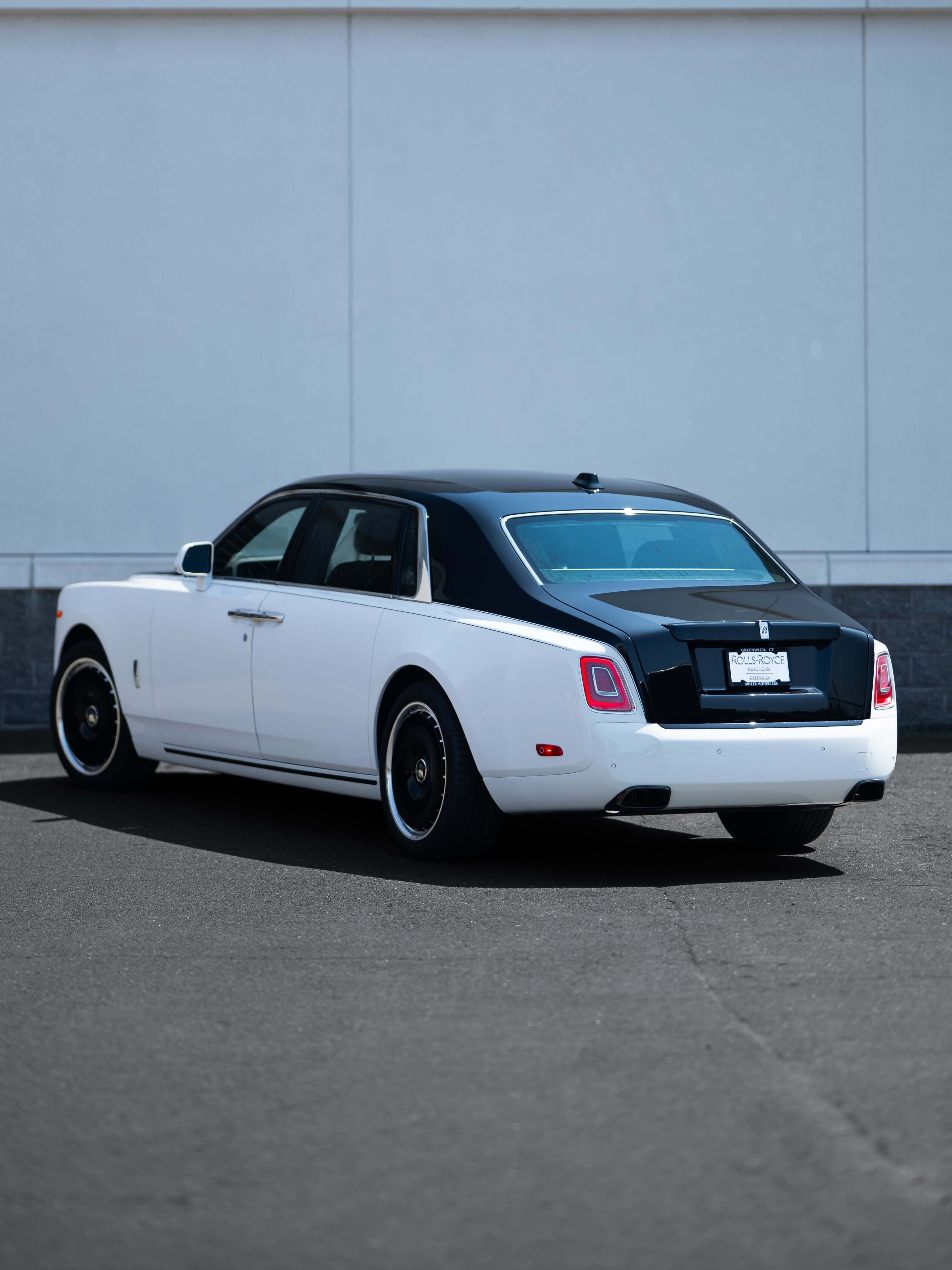 Rolls-RoycePhantomEWB#劳斯莱斯##劳斯莱斯幻影#熊猫配色的幻影感觉如何？分辨率
