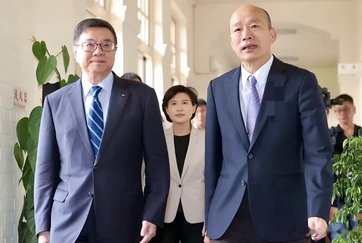 韩国瑜主动开撕是必然，或为蓝营县市角逐加分。就在10月10日，韩国瑜透过公开场合