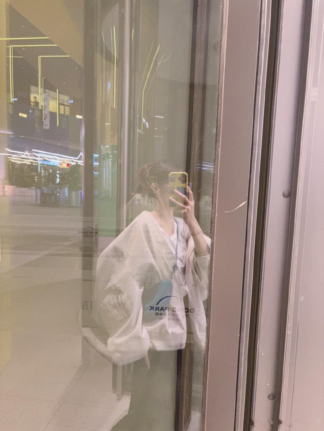 选半天颜色最后做了个美团黄​