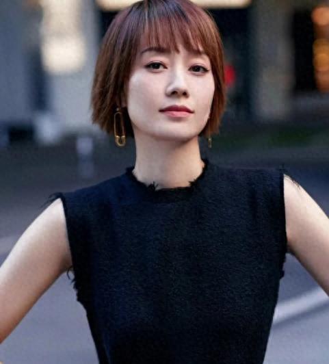马伊琍刚刚收到5000万的片酬，就看见闺蜜找她借40万元的短信，她再三嘱咐助理，