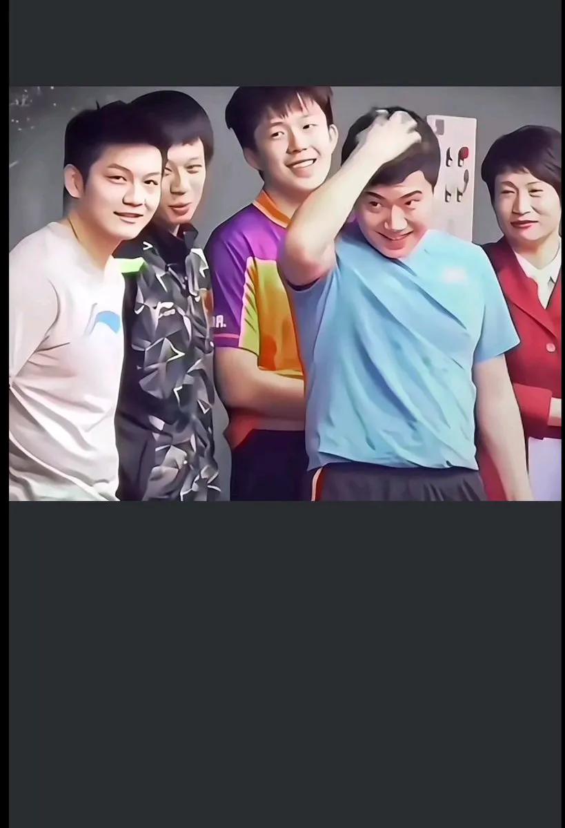 青春洋溢的合照，笑语盈盈，岁月静好，国乒五位少爷到齐了