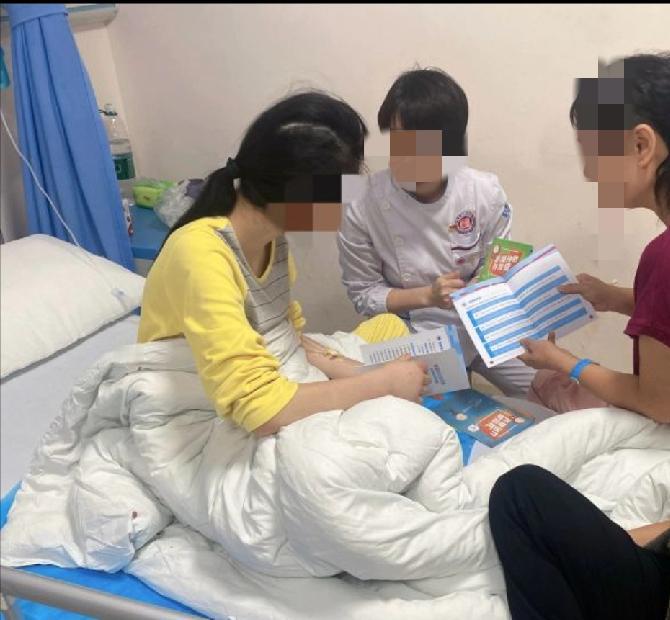 同样是被偷拍俩人命运天壤之别曾医生身败名裂，护士长却是获得了众多支持者。