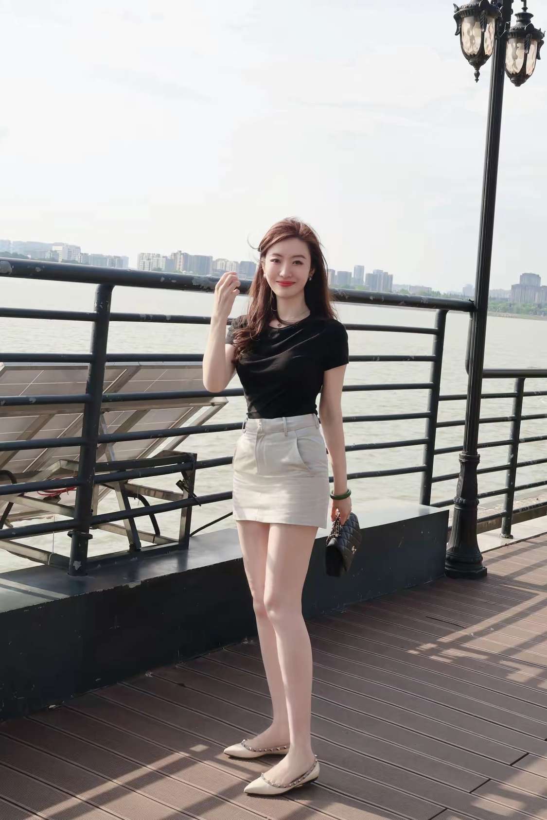 和相亲对象吃完饭后去湖边散步，我有戏吗
