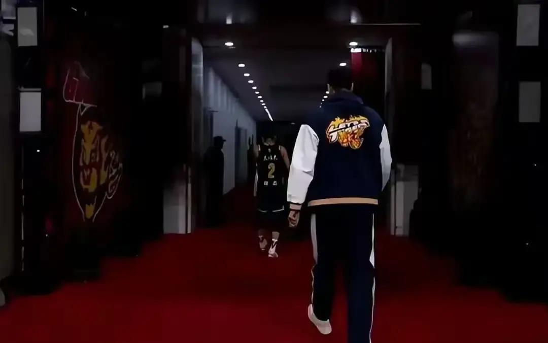 王世龙第一天上班，差点把广东拉下马。杜润旺、麦考尔、崔永熙全歇，广东牌面仍