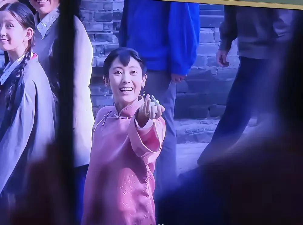 《生万物》原著里苏苏的孩子羊丫长大后很漂亮，脑子也很活络，她喜欢上了封铁头的儿子