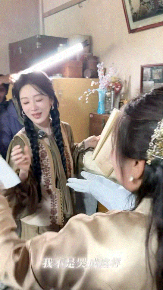 杨紫读巡山队的信哭了扎根在苦寒高原的不仅是白菊，还有一群默默坚守的巡山人，杨紫的