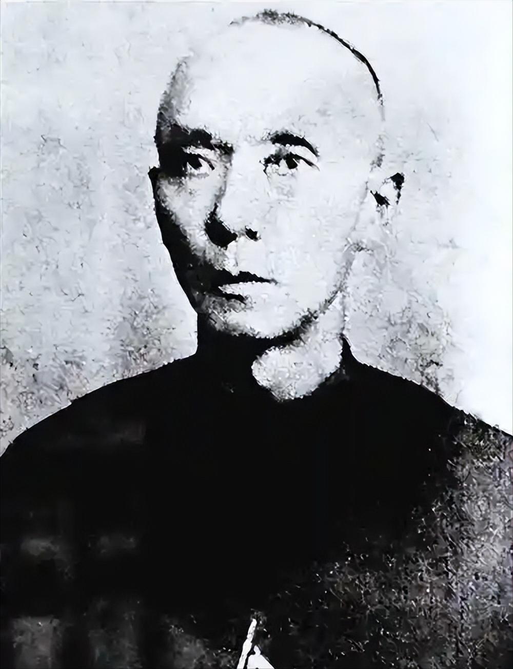 1900年，一个清廷通缉犯找白人国王租了块地，租期999年，后带着1118个乡亲