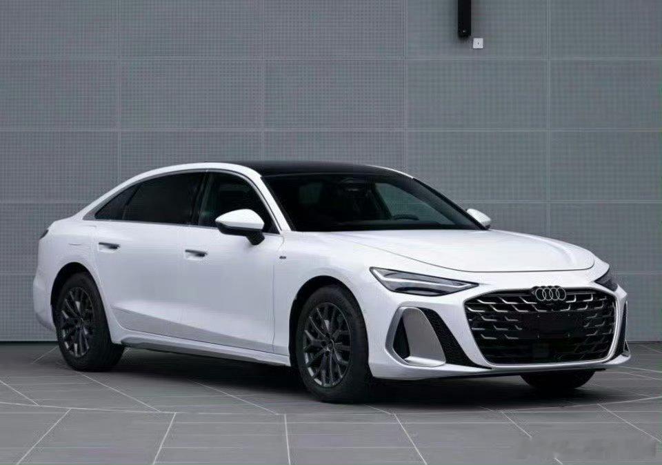 全新一代奥迪A6L（C9）看起来年轻很多，白色看起来也更合适了这贯穿尾灯和主灯中