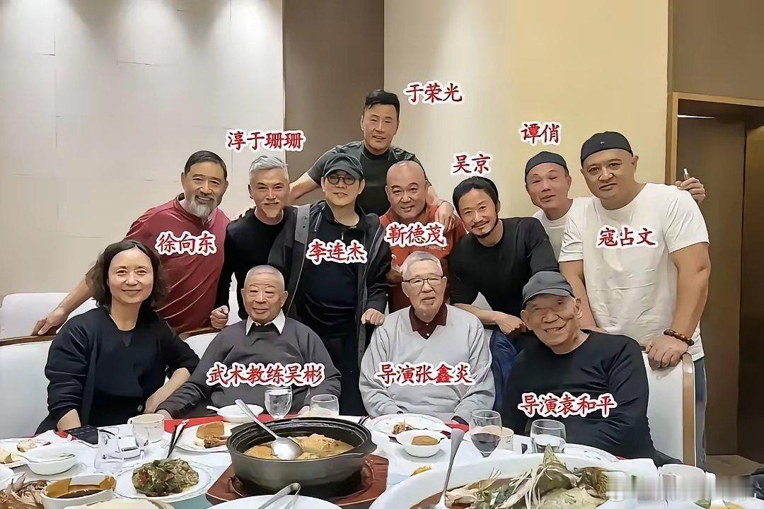 不知道大家看完这张照片，会有什么感觉？反正我看完，鸡皮疙瘩都起来了！这张照片是2