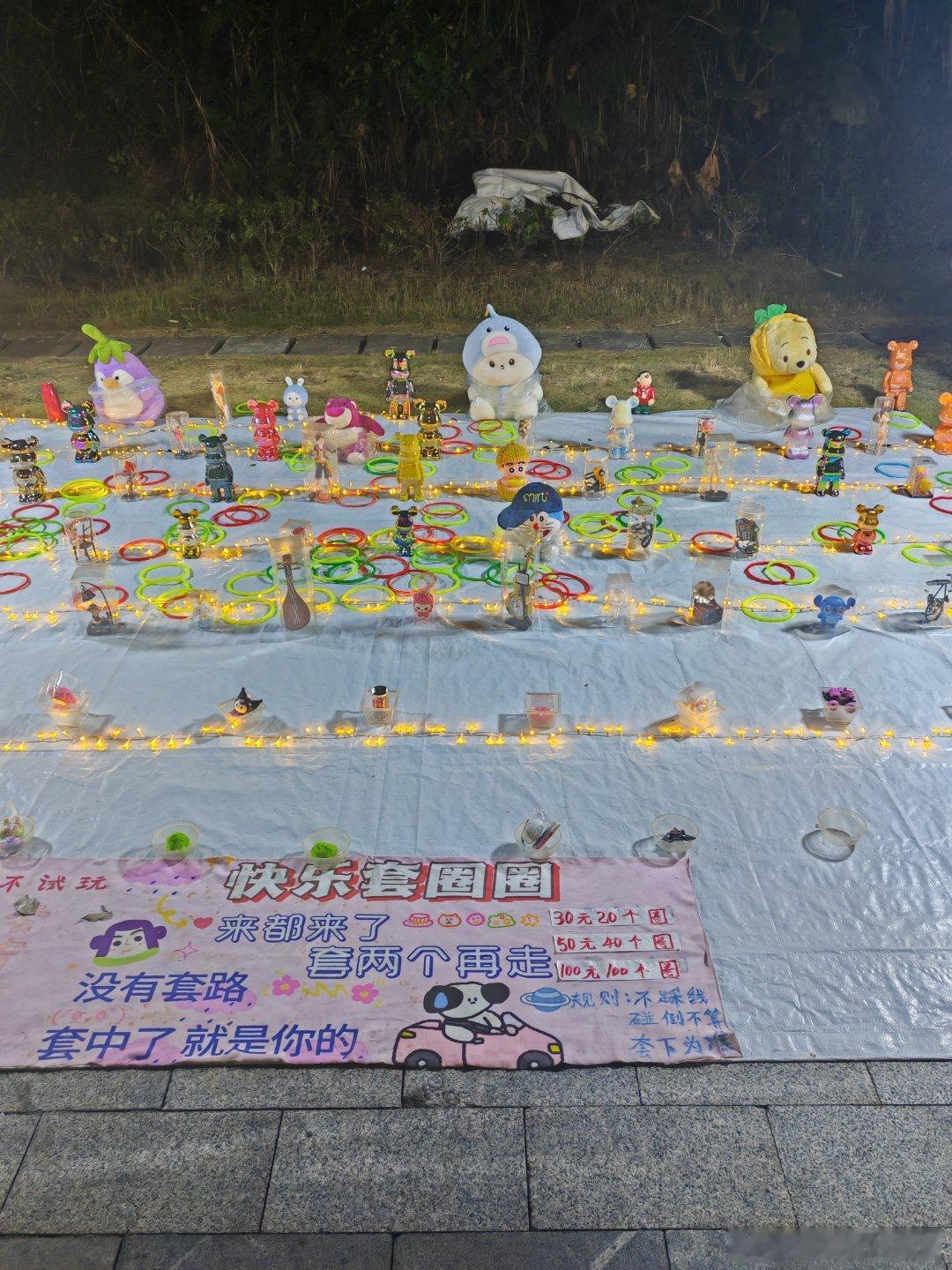 套圈不敢玩，打气球也不敢玩，好贵！