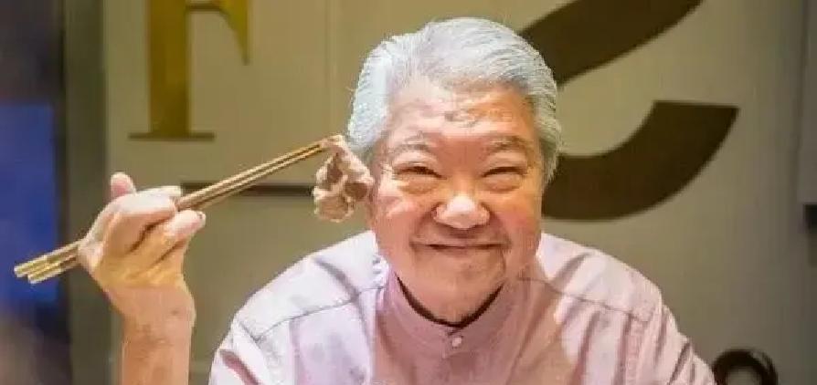 1980年，邵逸夫拍出1亿港元留人，蔡澜甩手就走。今天，蔡澜的食品品牌在线上撕