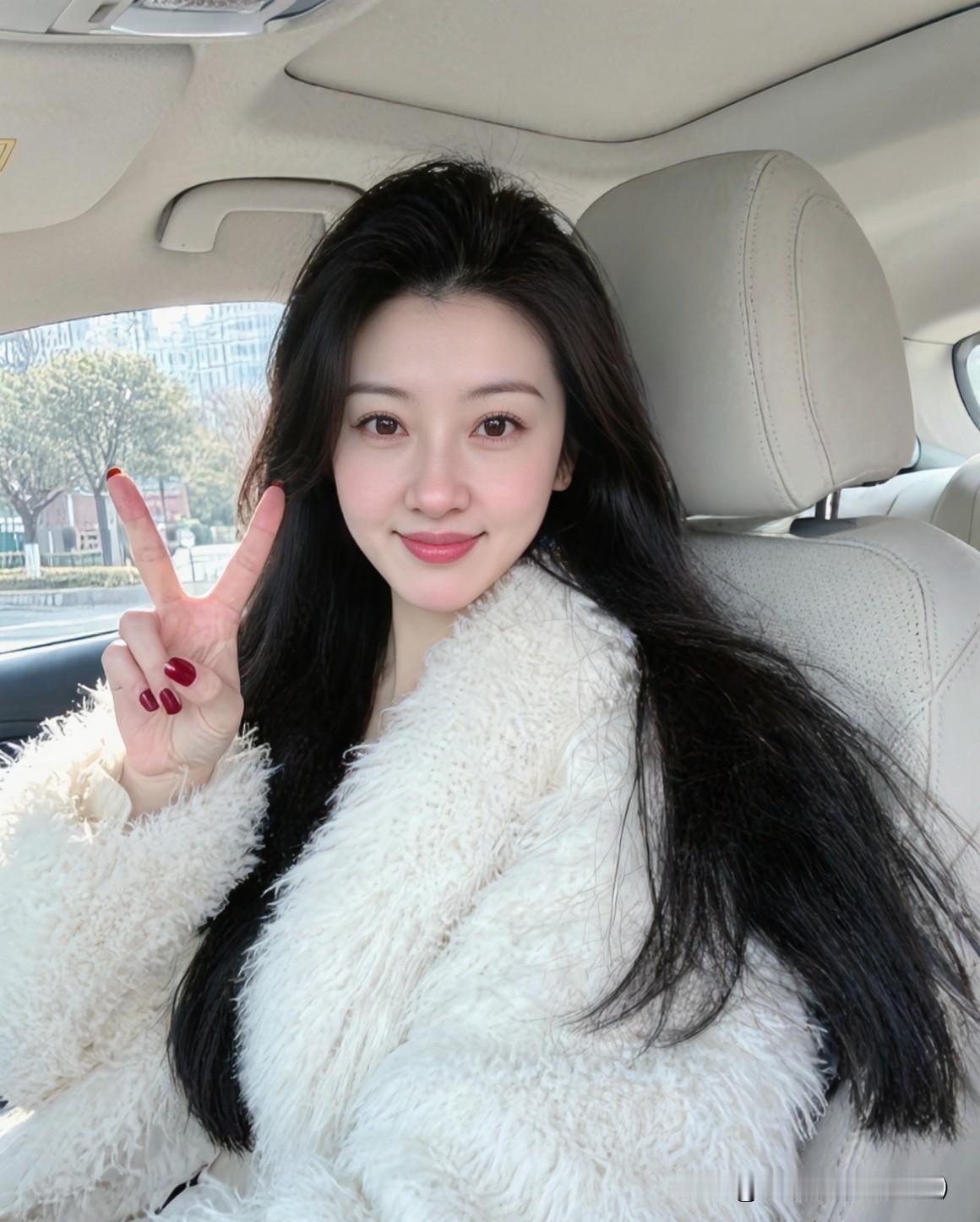 所谓岁月静好，不过是有人为你撑伞，有人伴你左右。一个在闹，一个在笑，是