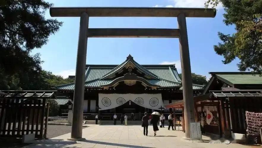 我们的官方叫了几十年的靖国神社，从8月17号开始变了，不再叫“靖国神社”了，而叫