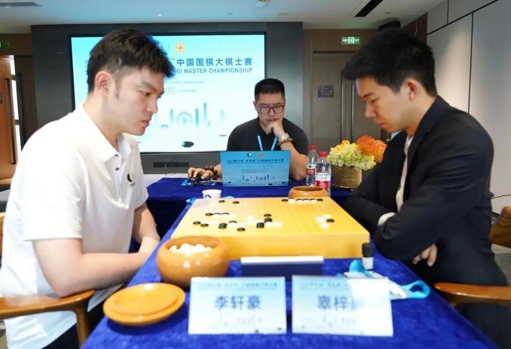 最后犯错的是辜梓豪幸运晋级的是李轩豪李轩豪/谢科争夺大棋士桂冠第5