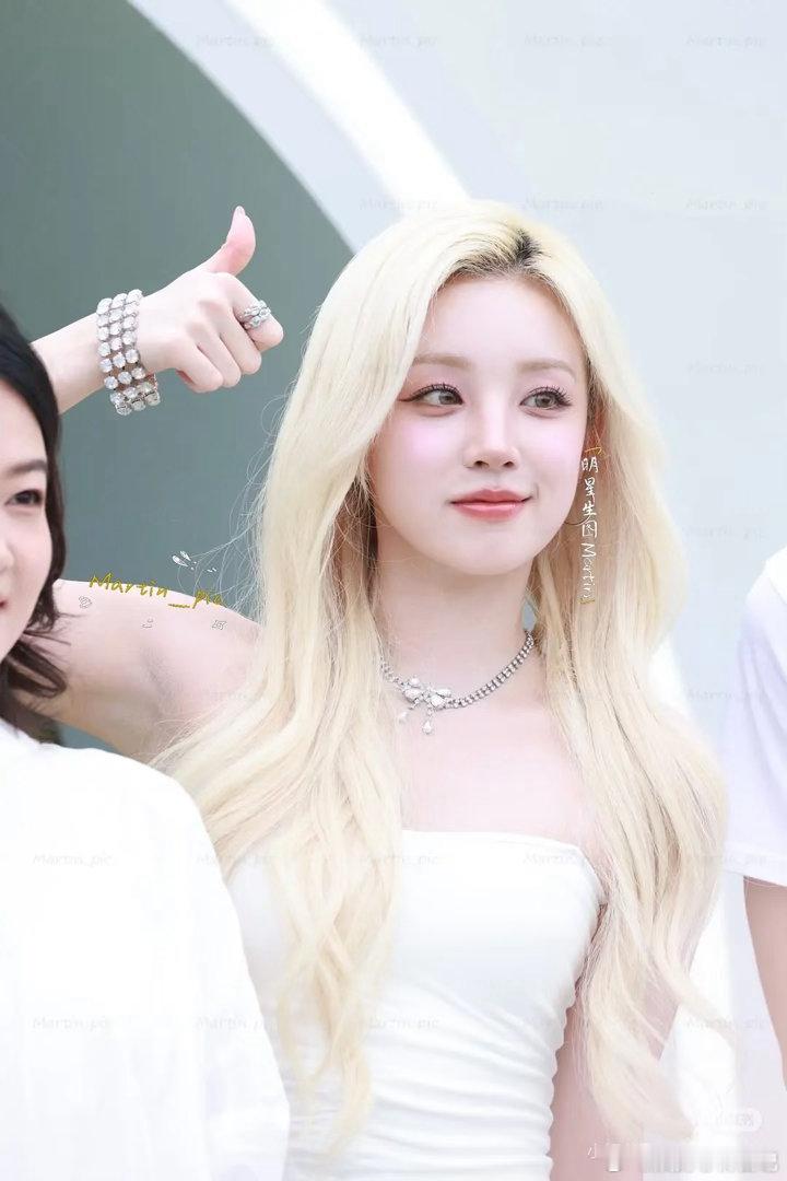 宋雨琦整过吗，我感觉她来内娱线下比宁艺卓好看