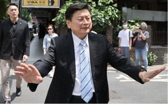 韩国瑜飙骂辞总召后，傅崐萁完成签名！ 今早，国民党团总召傅崐萁签名版的党团协