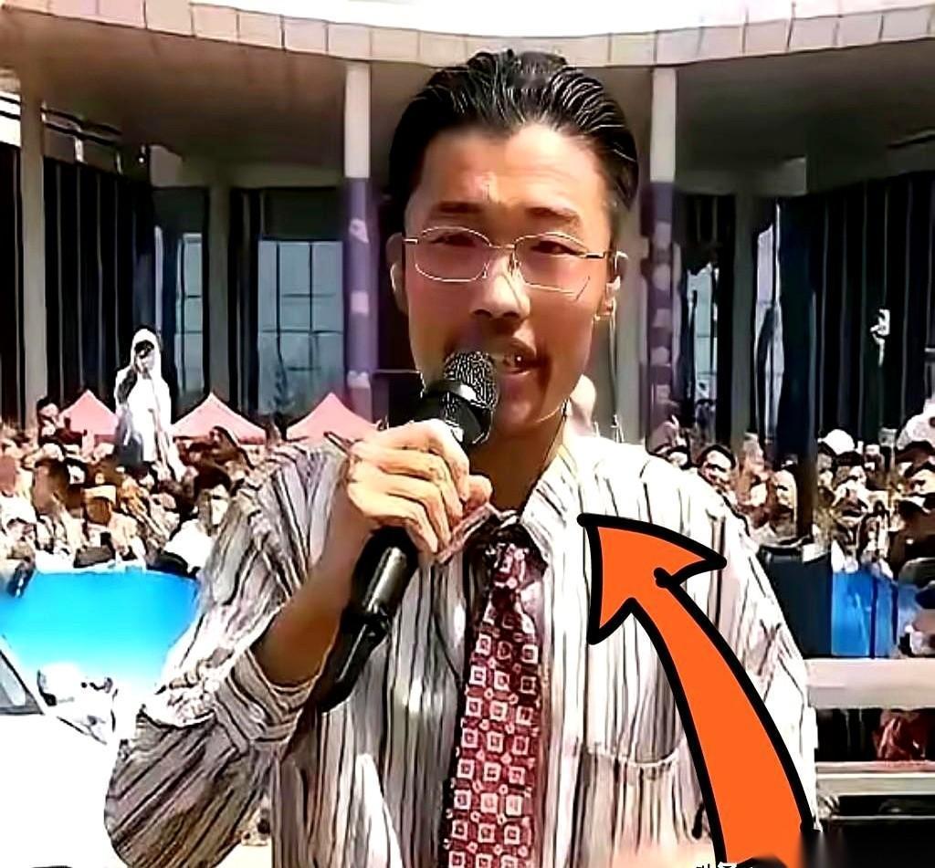 一个月房租20万。深圳。一个团队30多号人张嘴等着吃饭。我一看这数字，头皮都麻