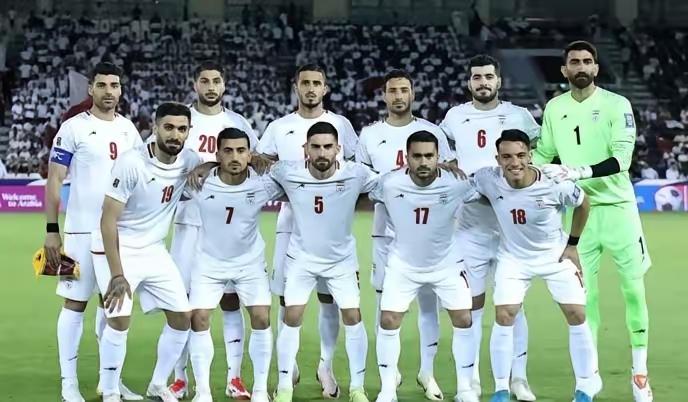 弱弱问一句，假如伊朗男足退出美加墨世界杯，国足替补进世界杯机会大不？[笑着哭][笑