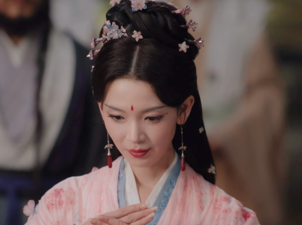 听陈瑶念台词就像观看高手下棋！西方桃每句轻飘飘的话语背后都是精密算计，从“举荐自