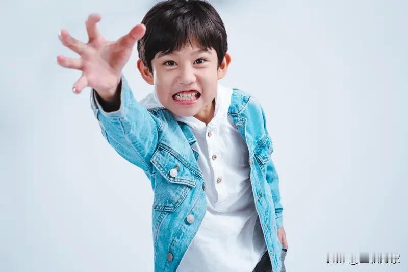 湖南衡阳有个6岁男孩，体温从38.5°C飙升到40°C，吃退烧药不管用，家长赶忙