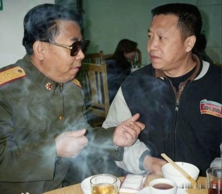 1999年，许延滨将军到成都，走访"对越自卫反击战"退伍老兵，请老山英雄在警备区