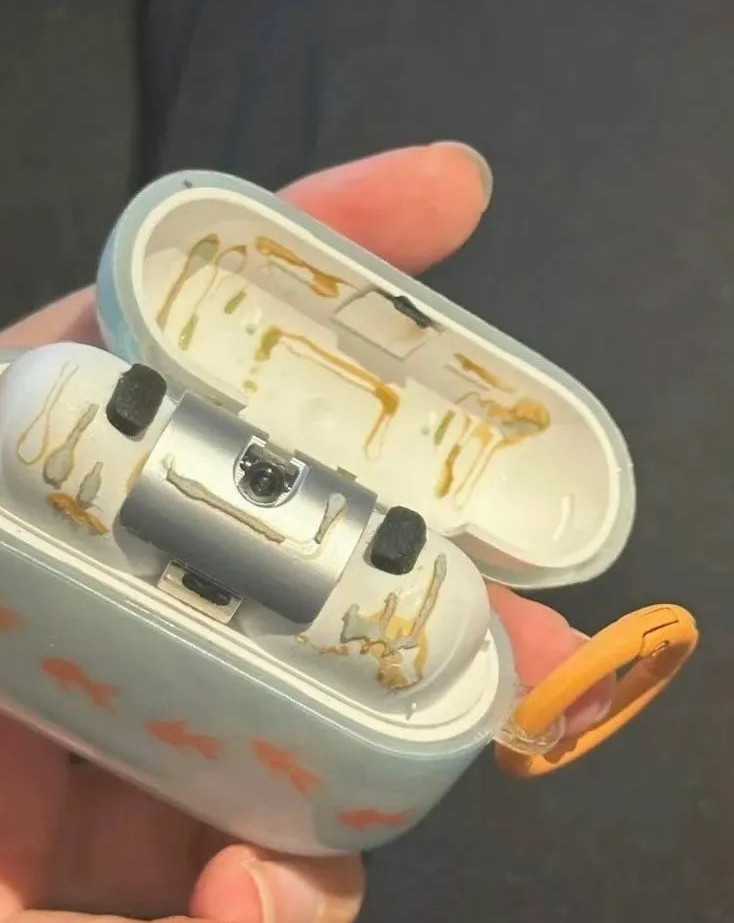 不小心打开了蓝牙耳机的脑髓