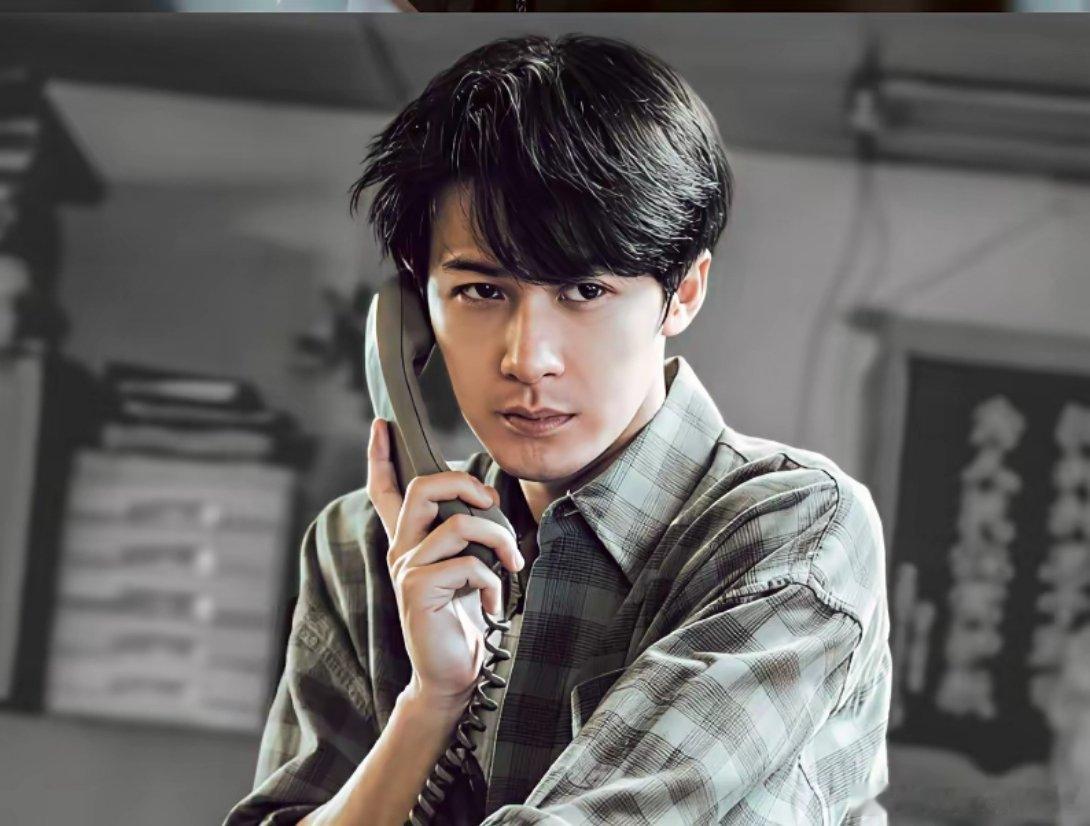 檀健次心好慌。不是《空枪》上线他被批演技差，也不是《空枪》口碑两极分化，而是他有