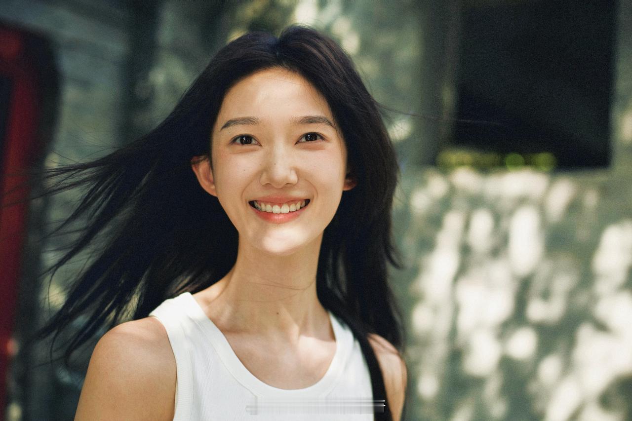 彭雅琦画报，文艺风女主角！