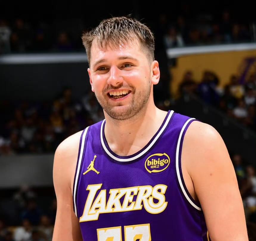 东契奇与状元弗拉格在独行侠前25场比赛数据对比：库珀·弗拉格（2025年NB