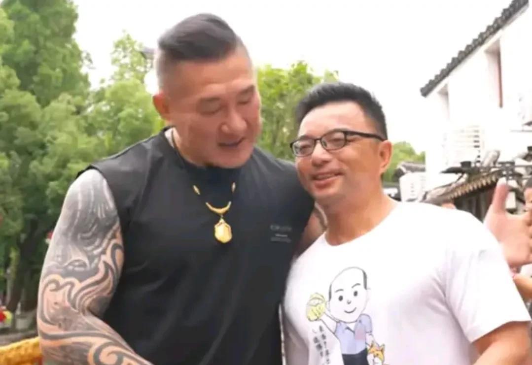 岛内最大网红阿馆大陆行，在岛内刮起飓风，短短三天打破绿营信息茧房。这股旋