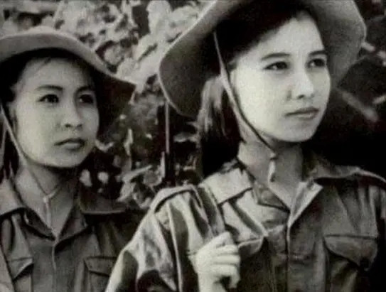 1979年，黄干宗被两个越南女兵抓走，他已经做好赴死的准备，谁知她们却说：“我们