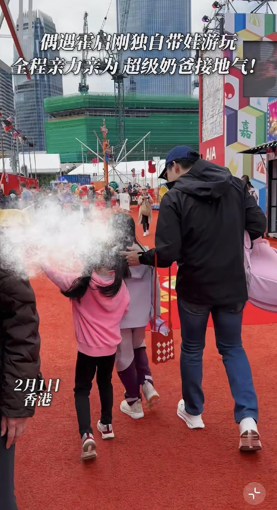 霍启刚在不工作的时候，就像普通人一样，没有豪门公子哥气质!2月1日，霍启刚在