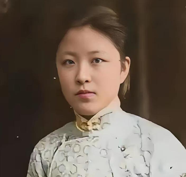 1941年上海法租界，陈恭澎叛变的密报刚传进小楼，日军特务的皮鞋声就砸在楼梯上。