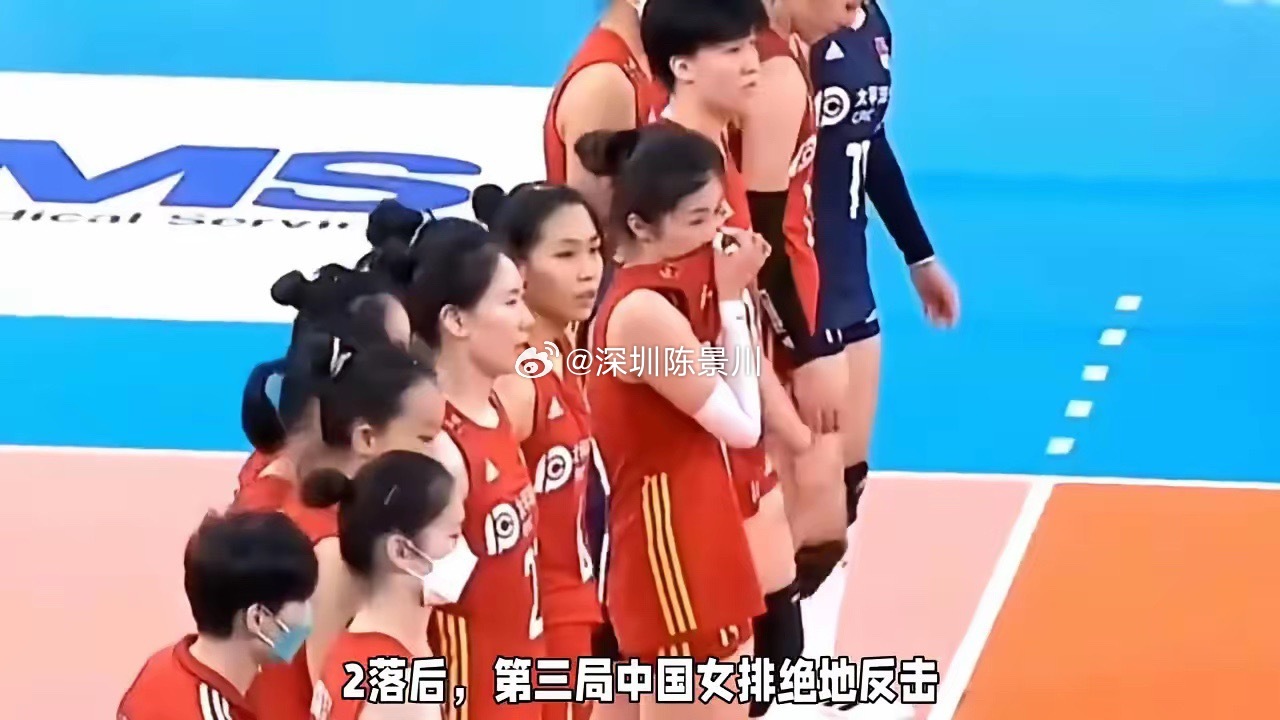 东方大国女排又赢了！在与美国女排的较量中，东方大国女排3比2逆转获胜，美国女排被
