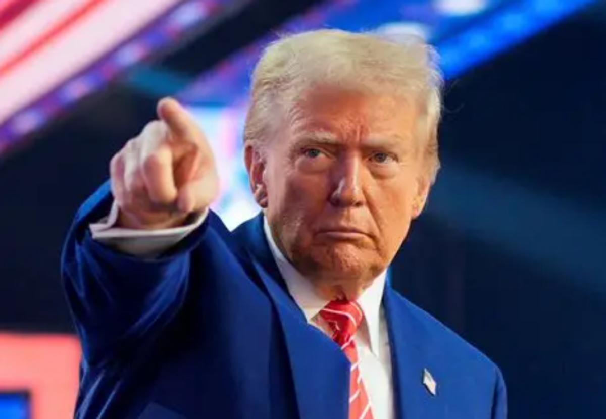 特朗普紧急发文，直言美国可能“要完蛋”，中国已是他的最大救星。特朗普被判定违宪，