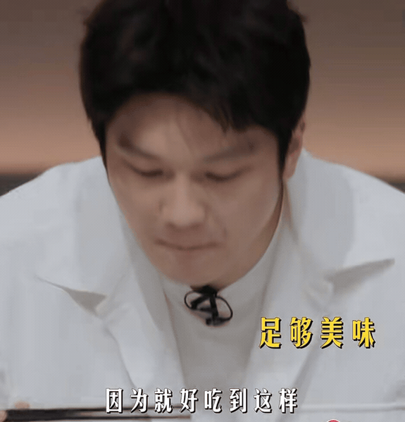 我也不知道啊，只是看到他的视频，他的照片，就反复循环，就退不出来了。樊振东，他