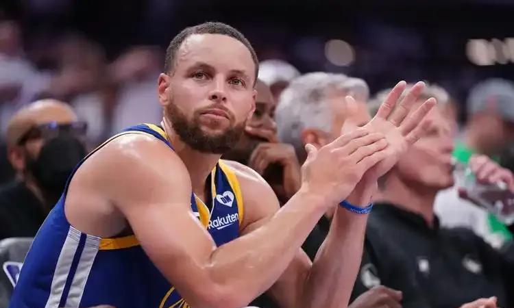 80后看NBA的体验：1，乔丹公牛王朝没见过直播2，科比就是大多数球迷的天