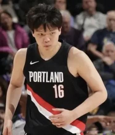 ——本场比赛，中国球员杨瀚森没有获得太多出场机会。全场比赛，杨瀚森仅在首节出场3