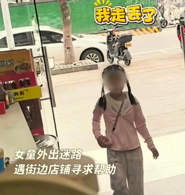 “好爸爸火上人民日报！”湖北一爸爸带女儿出门，结果自己光顾看别人钓鱼，连女儿什么