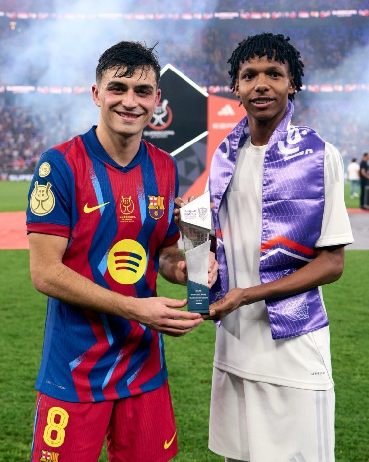 佩德里: 我还是第一次见到最佳助攻奖 阿劳霍为球队做出很多贡献