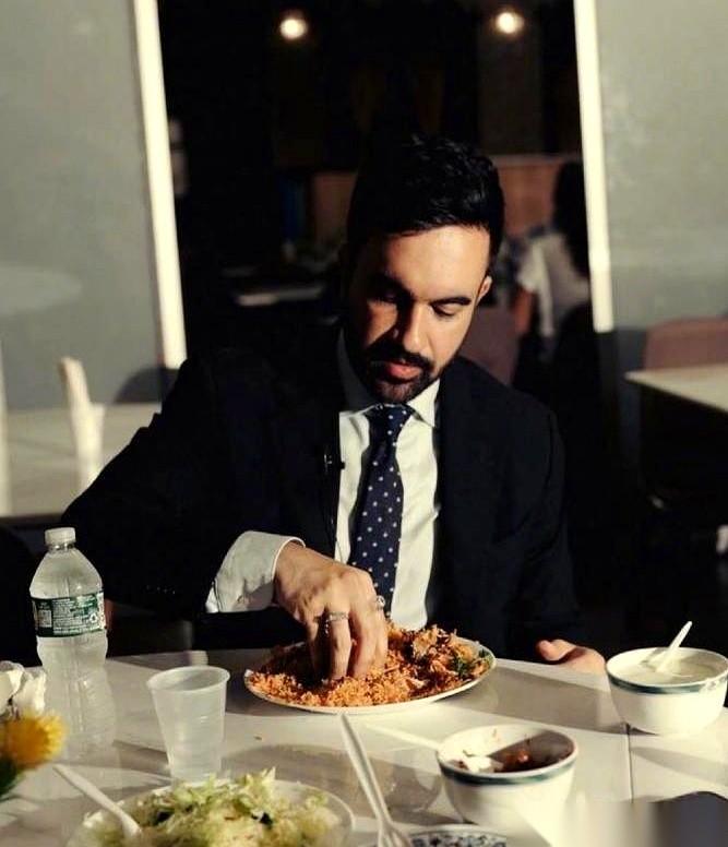 好家伙，这简直是直接冲到人家门口，指着鼻子宣战了。纽约，特朗普的老巢。新上任的