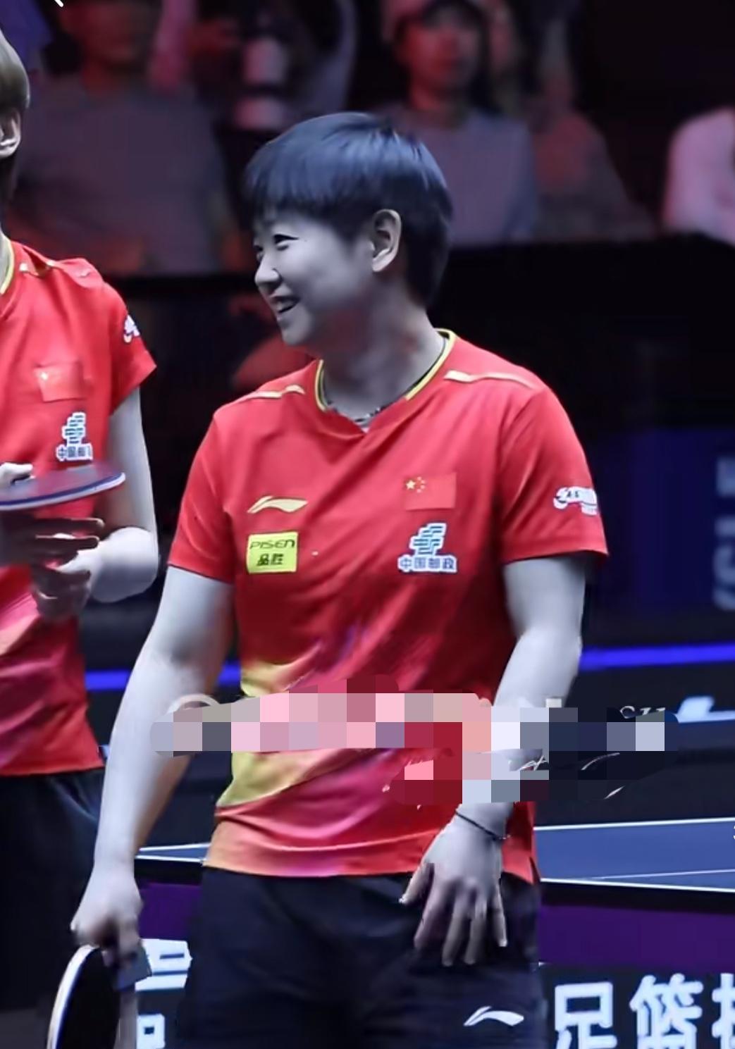 听说要挑战鹰眼——孙颖莎笑了7月12日，WTT美大满贯女双半决赛中王曼昱/孙