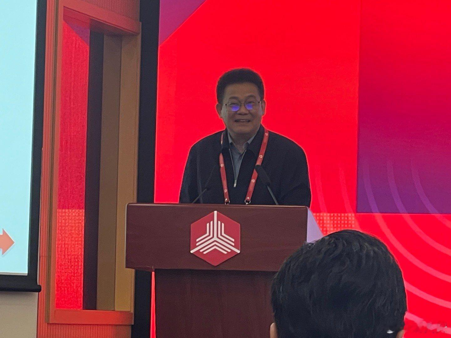 今年是校庆115周年，秩年主力是81级和91级老校友。虽然是工作日，各地返校的校