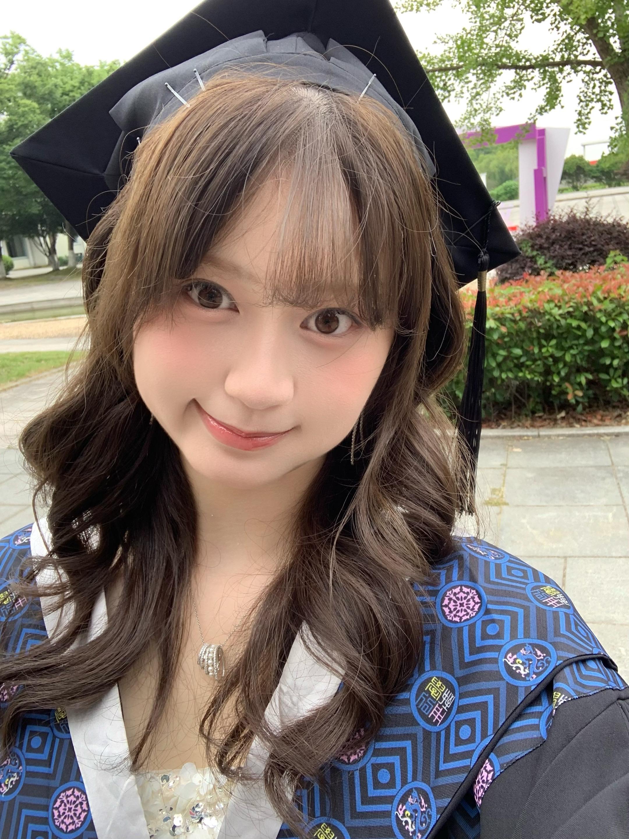 学士服毕业照 学士服拍照 学士服 毕业季照 学士服拍照姿势