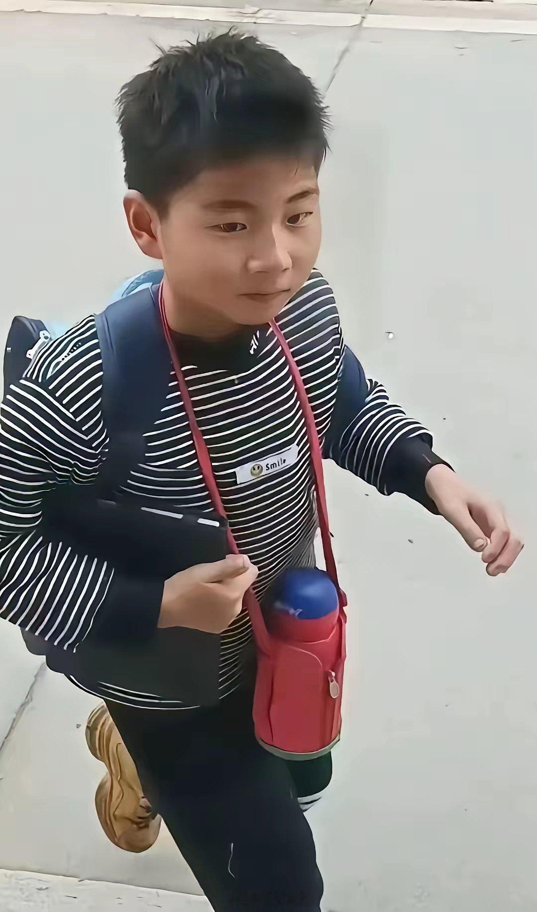 看到漯河10岁男孩失联后不幸离世的消息，心里堵得喘不过气，太心疼这个孩子了😭。
