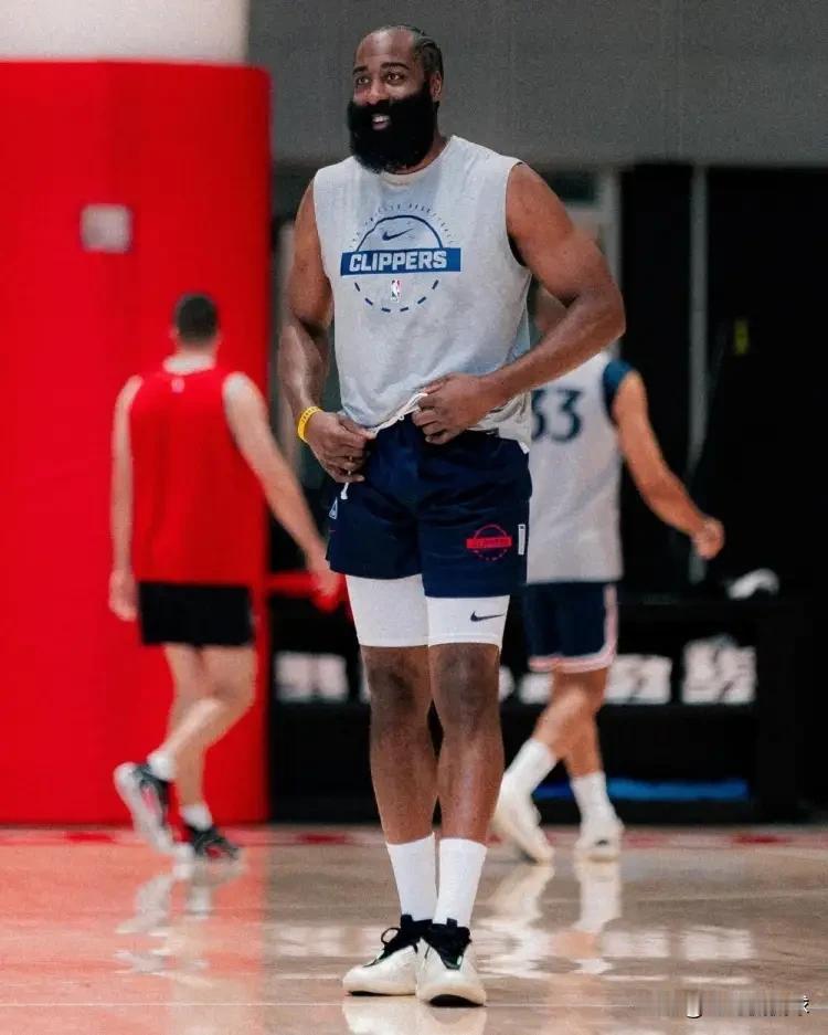 快船真是当今NBA的笑柄！今天快船将会坐镇主场迎战灰熊，值得一提的是，关于快船球