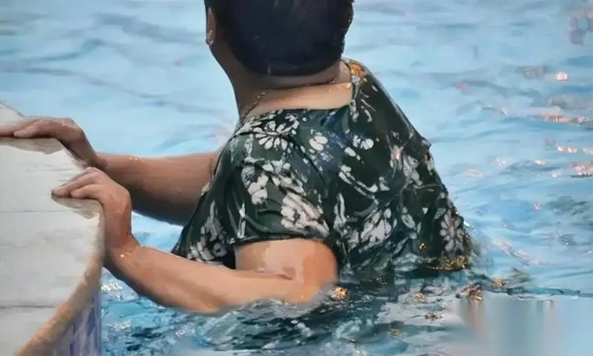 游泳馆怪事连连尿素总超标查了半个月结果太打脸。之前馆里破例允许70岁