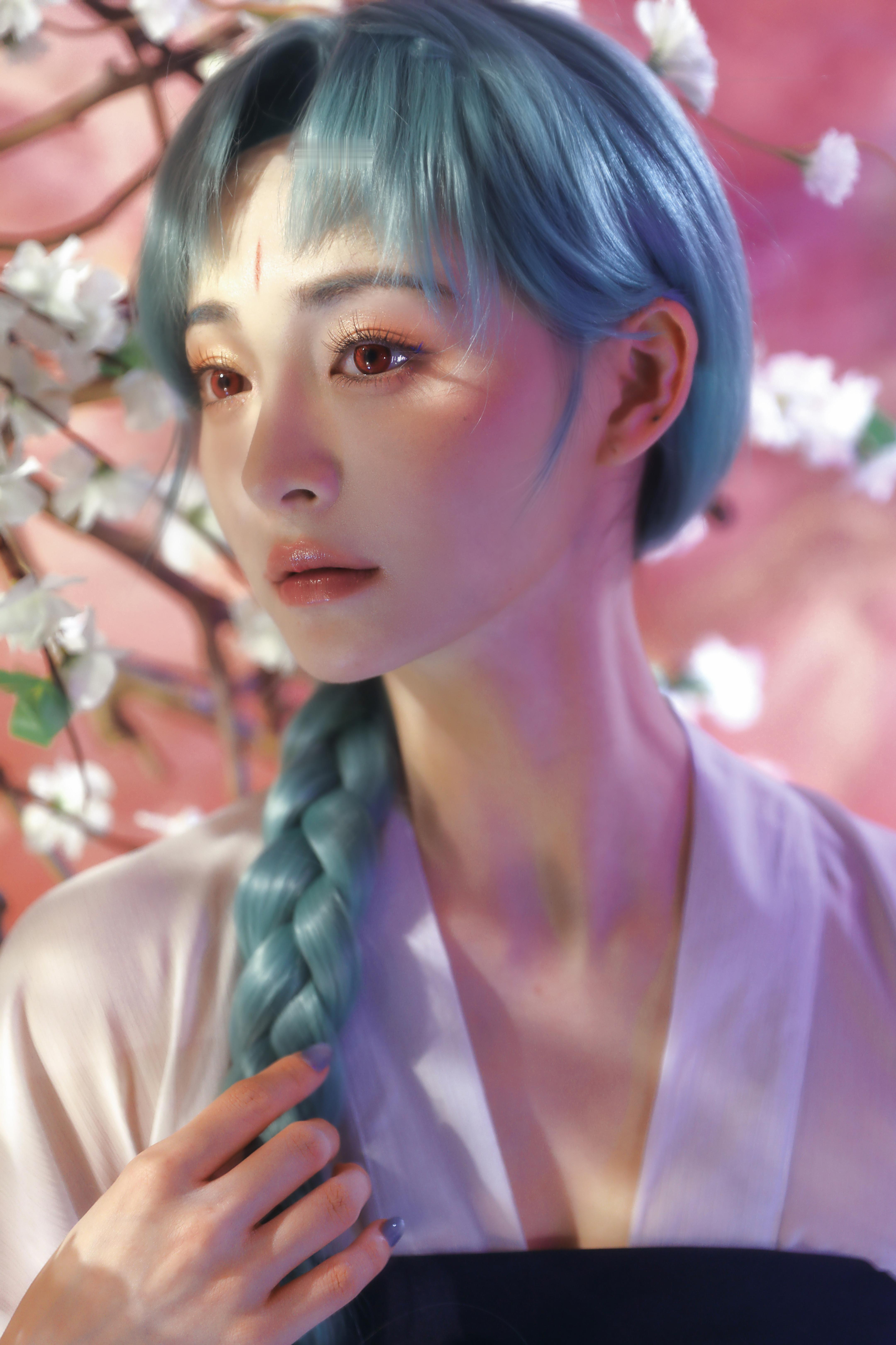 琼还拍过动漫版的翠玉鸣鸾耶