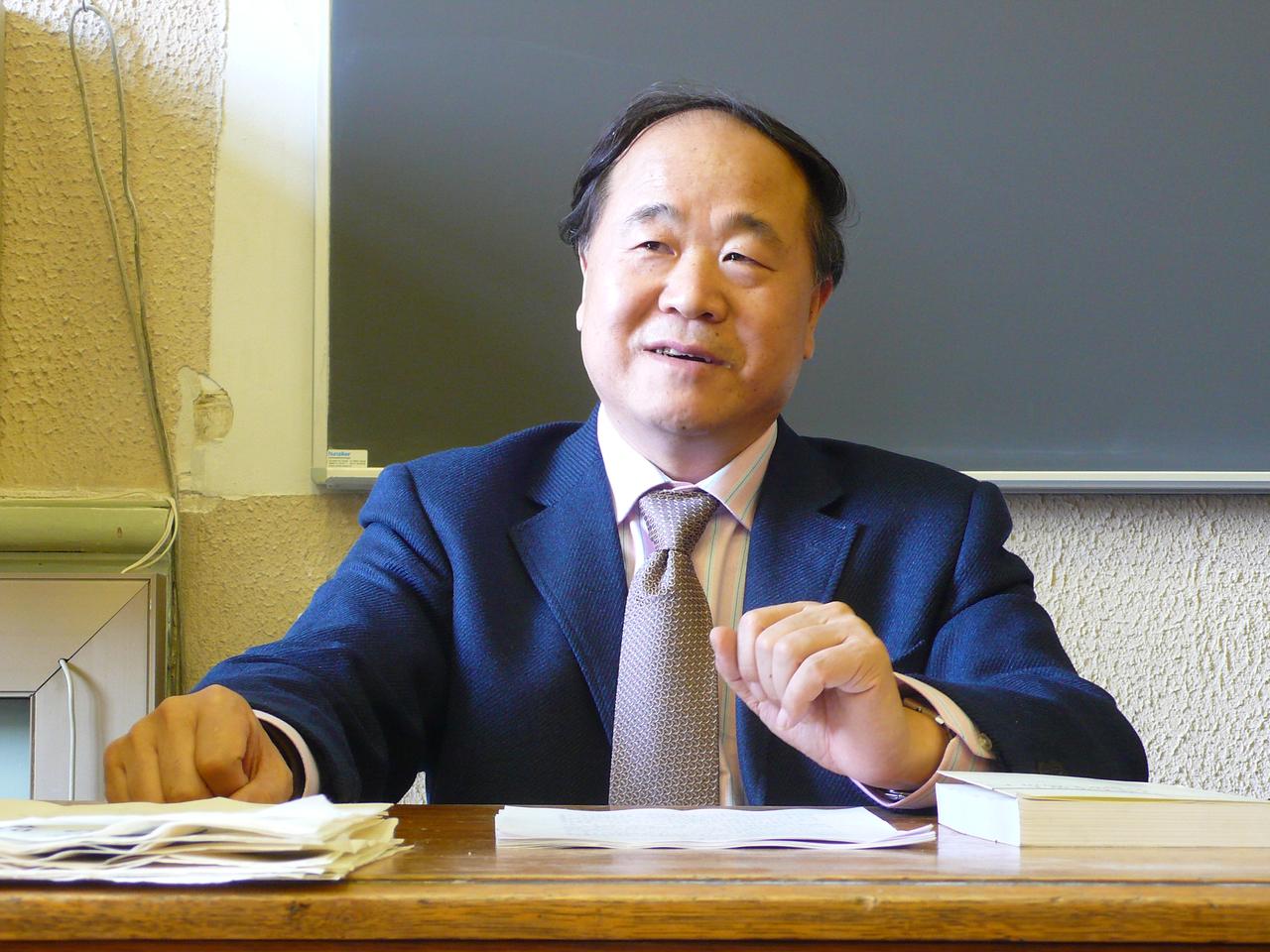 莫言说：“亲兄弟姐妹之间，一旦到了六十岁，甚至七十岁的年纪之后，一般来说，之间的